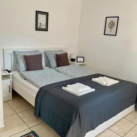 Lillybeth Garden 케츨리